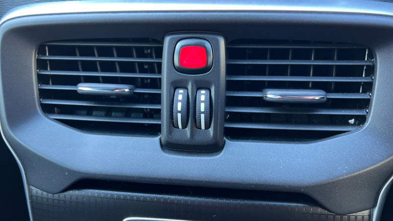 Volvo V40 T2 [122] R DESIGN Pro 5dr Geartronic Petrol Hatchback